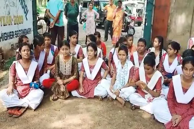 উচ্চমাধ্যমিকে ফেল, বিক্ষোভ