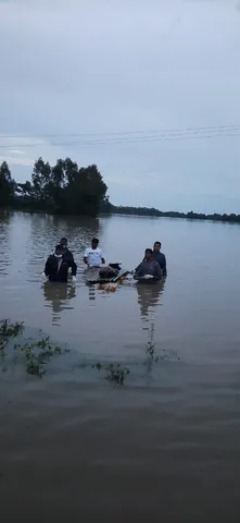 দেওয়াল চাপা পড়ে মৃত্যু, কলার ভেলায় করে দেহ উদ্ধার করল পুলিশ