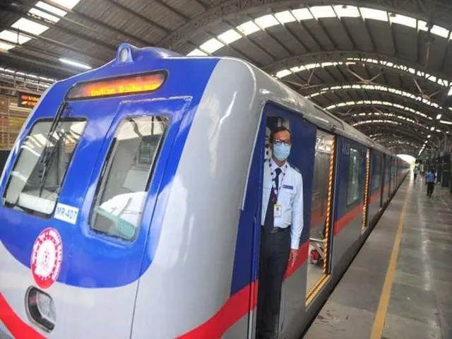 ফের বাড়ল মেট্রোর সময়