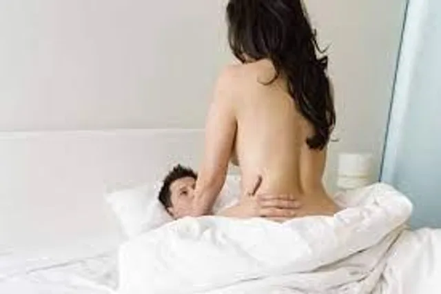 হাতের তালু ও পায়ের পাতা টার্ন অন করবে আপনার সঙ্গিনীকে