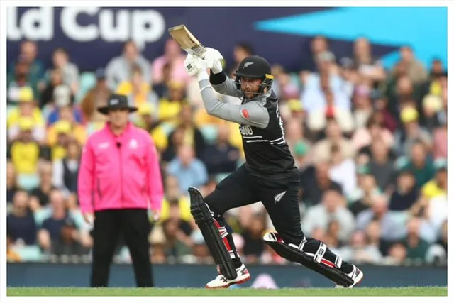 ঝড়ের গতিতে রান করছেন ডেভন কনওয়ে