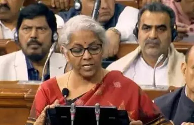 মধ্যবিত্তের লাভ হল না, বলছেন অর্থনীতিবিদ