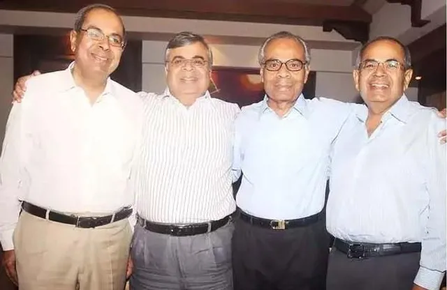 শতবর্ষ পুরনো যৌথ ব্যবসায় ভাঙন!