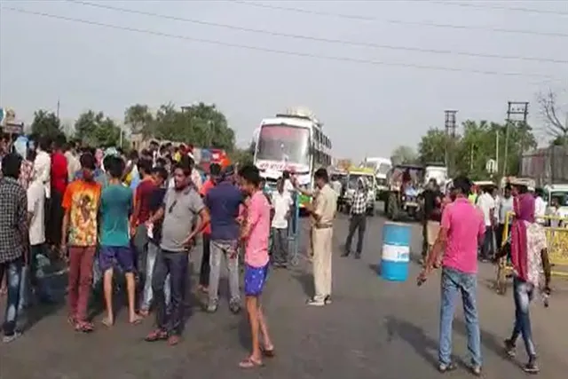 জামুরিয়ায় রাস্তা অবরোধ