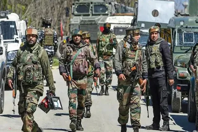 সোপিয়ানে জঙ্গি ও নিরাপত্তা বাহিনীর মধ্যে চলছে গুলির লড়াই