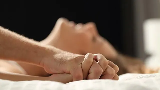 এবারে সেক্স টয়-এর কাজ করবে হাতের আঙুল