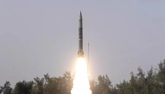 স্বল্প পাল্লার ব্যালিস্টিক ক্ষেপণাস্ত্র পৃথ্বী-২-এর সফল প্রশিক্ষণ উৎক্ষেপণ করল ভারত