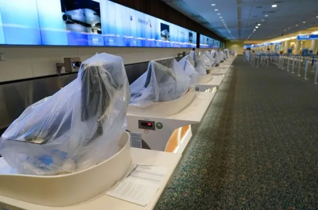 হারিকেন ইয়ানের ফলে মার্কিন যুক্তরাষ্ট্র জুড়ে ২০০০ এরও বেশি ফ্লাইট বাতিল