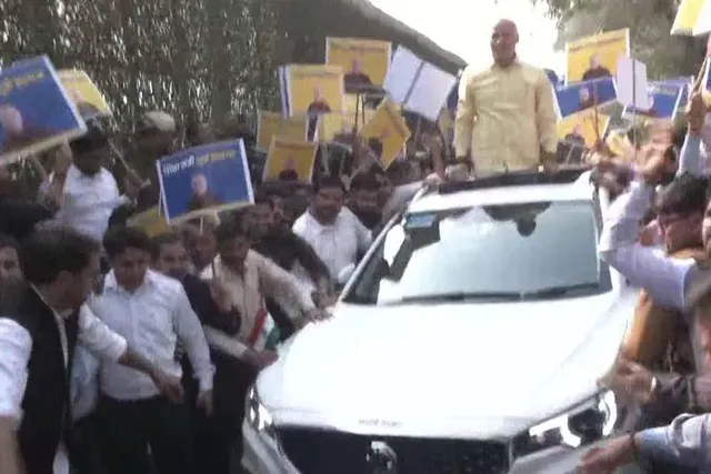 বাড়ি থেকে বেরোলেন মণীশ সিসোদিয়া, দেখুন ভিডিও