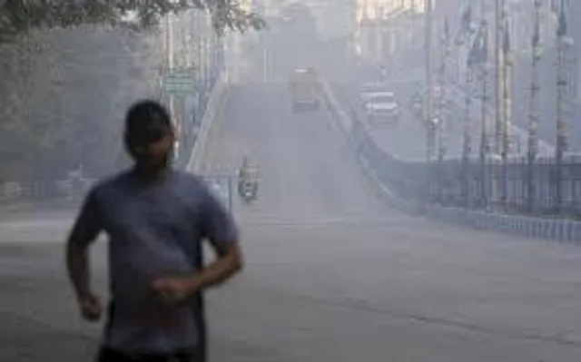 বায়ুদূষণে এবার দিল্লিকে টপকে গেল কলকাতা