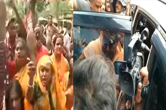 অনুব্রতকে জুতো দেখালেন উত্তেজিত জনতা