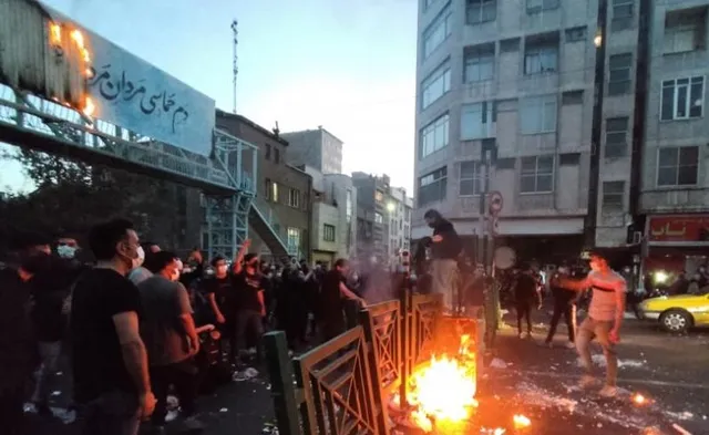 বিদেশি গুপ্তচর সন্দেহে ১২ জনকে গ্রেফতার করলো ইরান