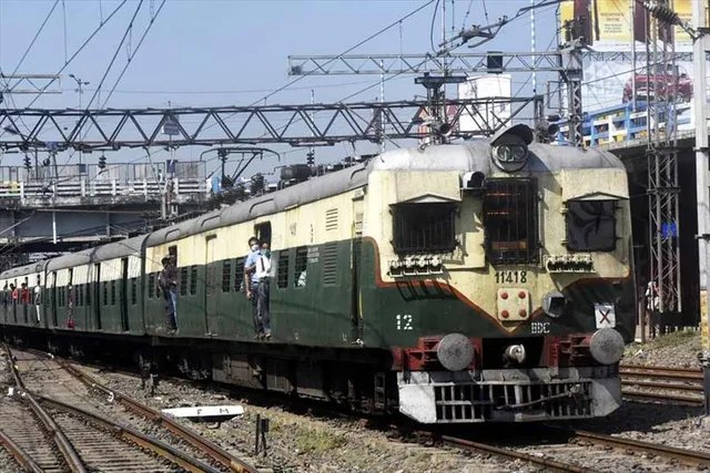 একাধিক লোকাল ট্রেন বাতিল