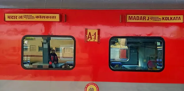 একগুচ্ছ ট্রেন চলছে দেরিতে!