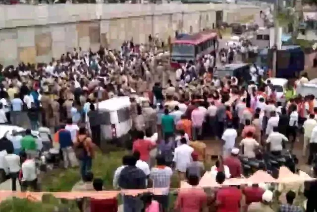 বিজেপি-জেডিএসের সংঘর্ষে অশান্ত রাজ্য