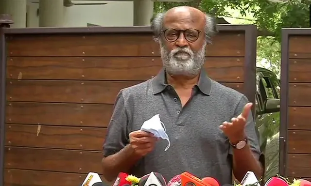 রাজনীতি থেকে সরে দাঁড়ালেন রজনীকান্ত