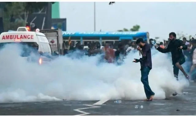 শ্রীলঙ্কার নতুন প্রধানমন্ত্রী অর্থনীতি বাঁচাতে লড়ে চলেছেন