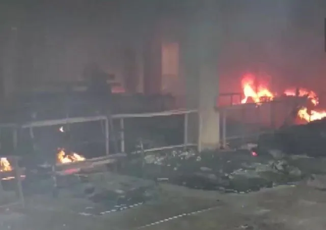 বিশাখাপত্তনমের একটি পোশাকের গুদামে আগুন