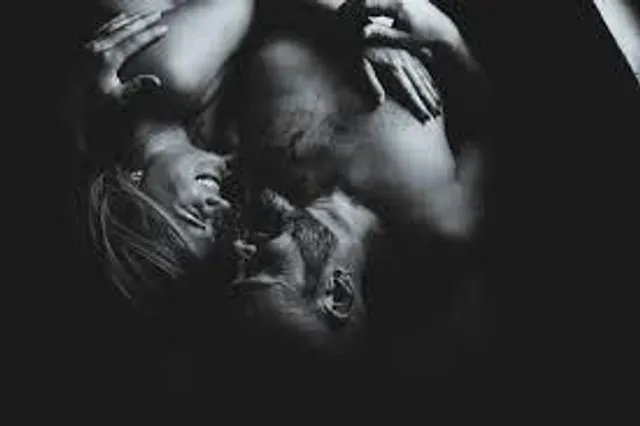 'লাভ অ্যাট ফার্স্ট সাইট' কাদের হয় সাধারণত?