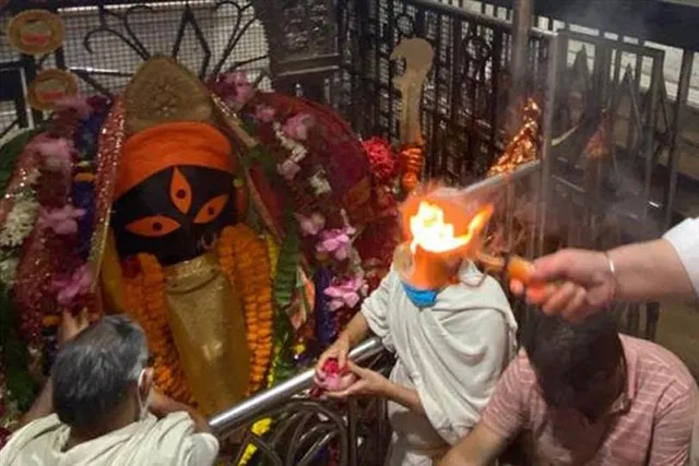 কালীঘাট মন্দিরে ভক্ত সমাগম