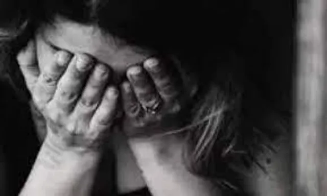 বিবাহ বহির্ভূত সম্পর্ক! মাথার চুল কেটে শাস্তি