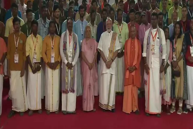 ‘কাশী তামিল সঙ্গম’-এর অনুষ্ঠান স্থলে পৌঁছেছেন প্রধানমন্ত্রী নরেন্দ্র মোদী