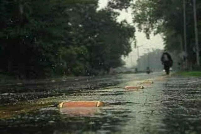 দিনে ২ বার বজ্রবিদ্যুৎ সহ বৃষ্টির সম্ভাবনা কলকাতায়, জানুন সময়