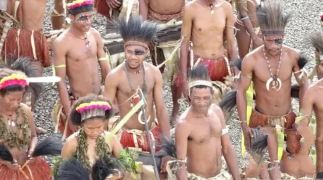 বাবা-মায়ের সামনেই স্ত্রীর সঙ্গে লিপ্ত হতে হবে ছেলেকে, এই উপজাতির আজব নিয়ম জানেন?