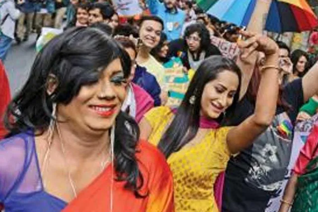 ড্রোন অপারেটরের দায়িত্বে একজন ট্রান্সজেন্ডার