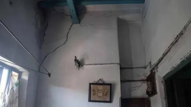 কাশীপুরে রতনবাবু ঘাট সংলগ্ন ৮টি বাড়িতে ফাটল