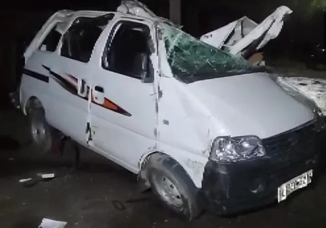 উত্তর প্রদেশের রামপুরে ভয়াবহ পথ দুর্ঘটনা!