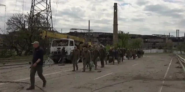 ১,৯০০ ইউক্রেনীয় সৈন্যের আত্মসমর্পণ