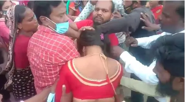 তৃণমূলের মিছিলে মহিলা কর্মীদের মধ্যে ব্যাপক মারামারি!