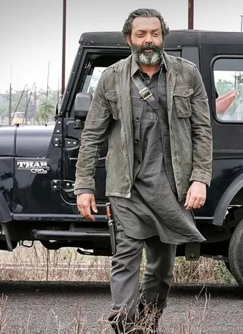 'লাভ হোস্টেল'- এর ট্রেলার ভাগ করলেন শাহরুখ