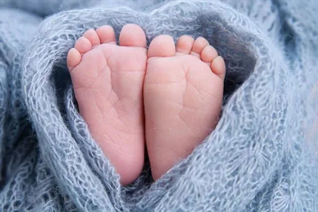 নার্সের হাত থেকে পিছলে গিয়ে মৃত্যু নবজাতকের!