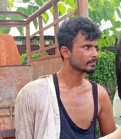 দিনে দুপুরে দুঃসাহসিক ছিনতাই