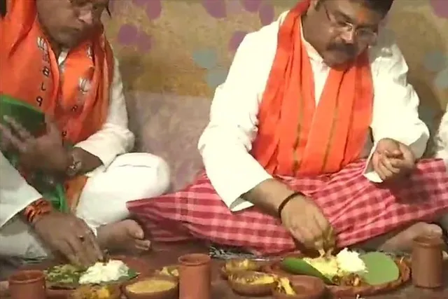 উত্তর কলকাতার বাড়িতে কেন্দ্রীয় মন্ত্রী