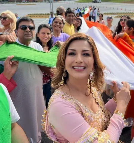 আটলান্টায় স্বাধীনতা দিবস উদযাপন করছেন সোনালি বেন্দ্রে