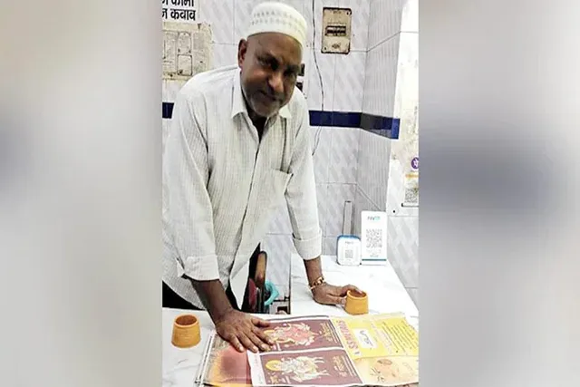 দেবতাদের ছবিতে কাটা মুরগি, গ্রেফতার ব্যক্তি