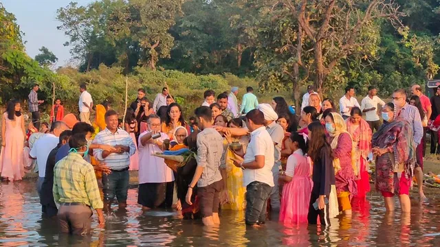 সন্ধ্যা আরোগে উপচে পড়লো মাইথনে ভক্তদের ভিড়, দেখুন ভিডিও