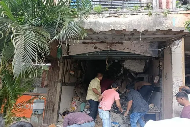 বহুতলের স্ল্যাব ভেঙে মৃত একাধিক