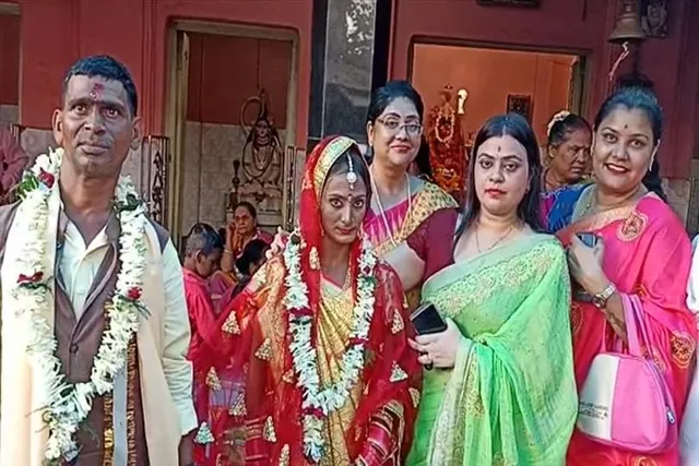 মূক ও বধির কন্যার বিবাহের ব্যাবস্থা করে মানবিকতার নজির গড়ল দুর্গাপুরের তিন গৃহবধু