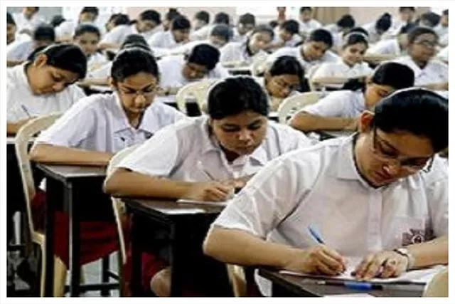 মাধ্যমিকের  থেকে উচ্চ মাধ্যমিকে পরীক্ষার্থীর সংখ্যা বেশি