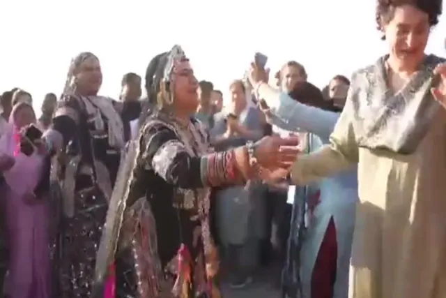 রাজস্থানের ঐতিহ্যবাহী লোকনৃত্যে অংশ নিলেন প্রিয়াঙ্কা: দেখুন ভিডিও-