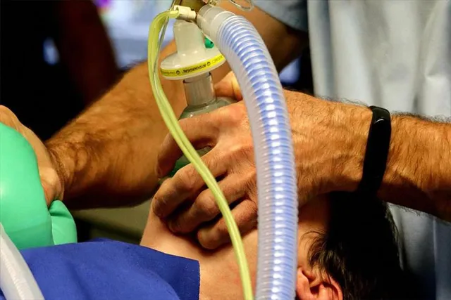 বিদ্যুৎ সংযোগ বিচ্ছিন্ন হয়ে মৃত্যু ভেন্টিলেটরে থাকা এক ব্যক্তির