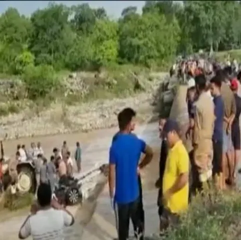 উত্তরাখণ্ডের ঢেলা নদীতে ভেসে গেল যাত্রীবোঝাই গাড়ি, মৃত ৯