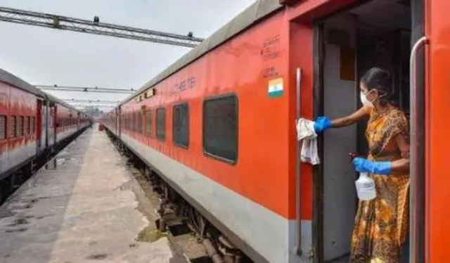 শুধুমাত্র গুটখা, পানের পিকের দাগ মুছতে রেলের খরচ হয়েছে ১,২০০ কোটি টাকা!