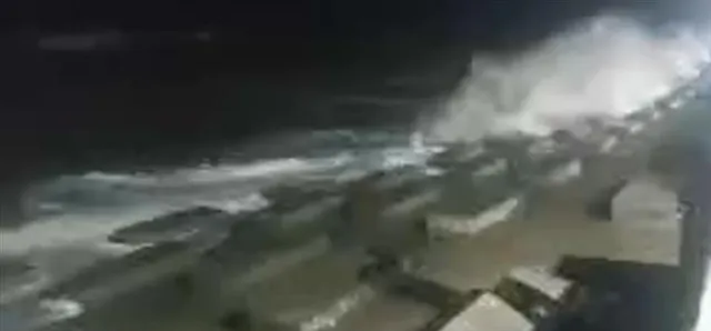 দীঘায় শুরু প্রবল জলোচ্ছ্বাস, দেখুন ভিডিও