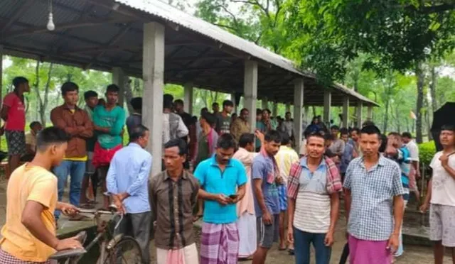 বন্ধ হয়ে গেল জলপাইগুড়ির বরুয়াপাড়া চা-বাগান