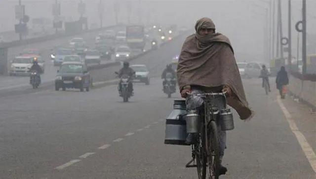 সপ্তাহান্তেই হিমেল ছোঁয়া শহরজুড়ে